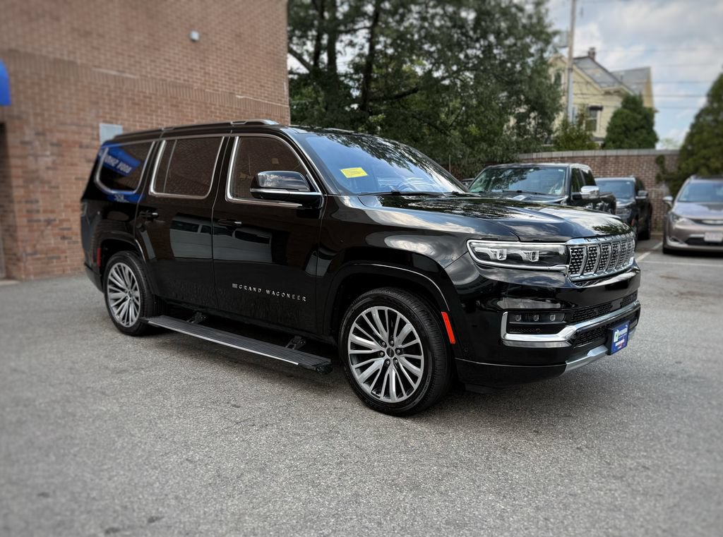 Used 2022 Jeep Grand Wagoneer Series III AWD/4WD image 3