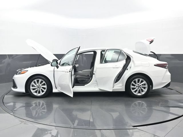 Used 2022 Toyota Camry LE FWD image 30