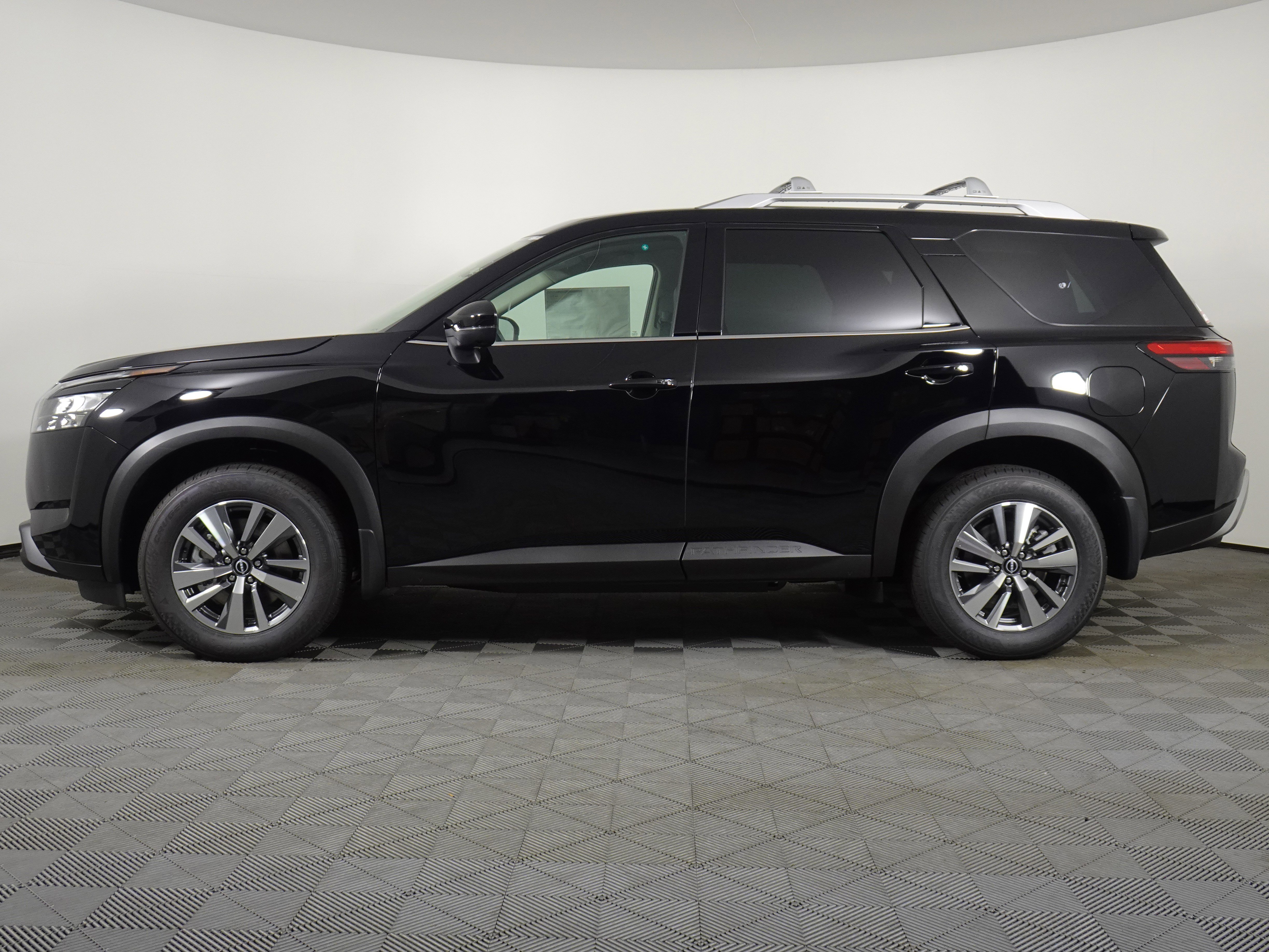 New 2025 Nissan Pathfinder SL w/ Cargo Package image 16