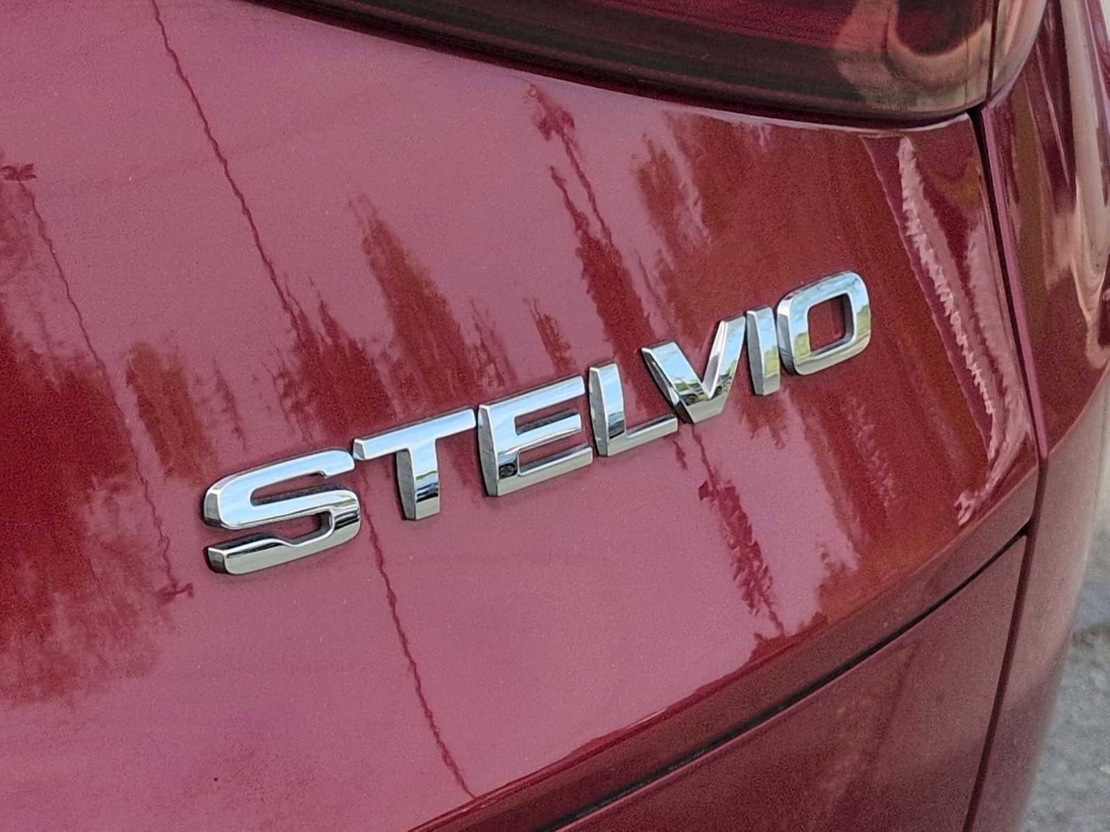 Used 2019 Alfa Romeo Stelvio Ti w/ TI Performance Package image 13