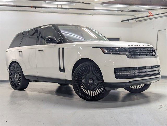 Used 2023 Land Rover Range Rover SE image 2