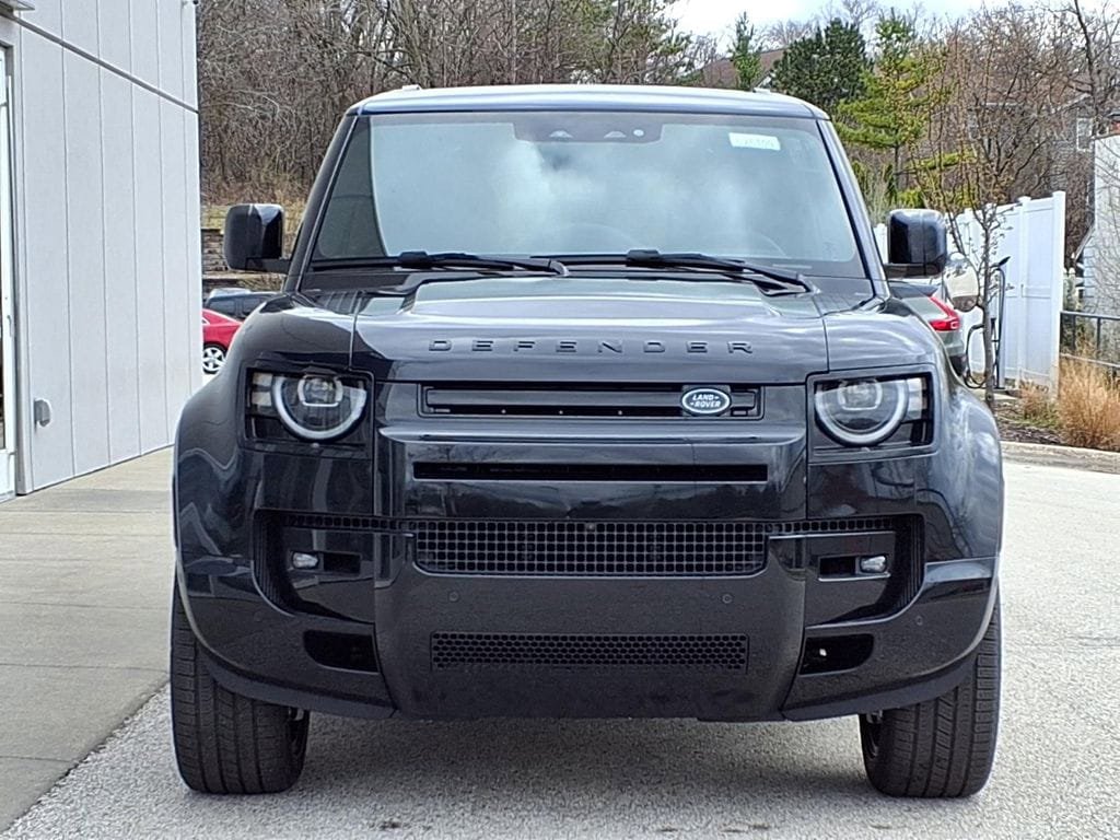 New 2026 Land Rover Defender 130 X-Dynamic SE AWD/4WD image 2