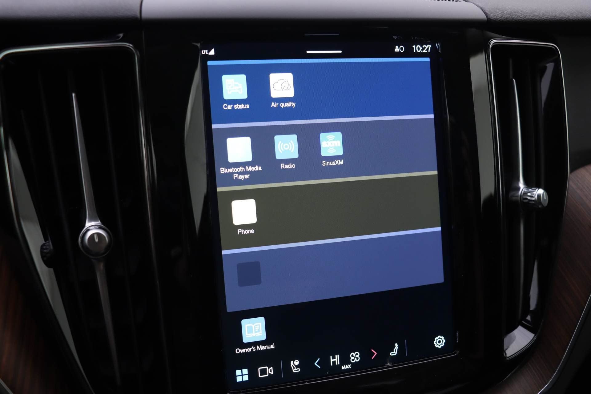 New 2024 Volvo XC60 T8 Plus w/ Protection Package Premier image 9