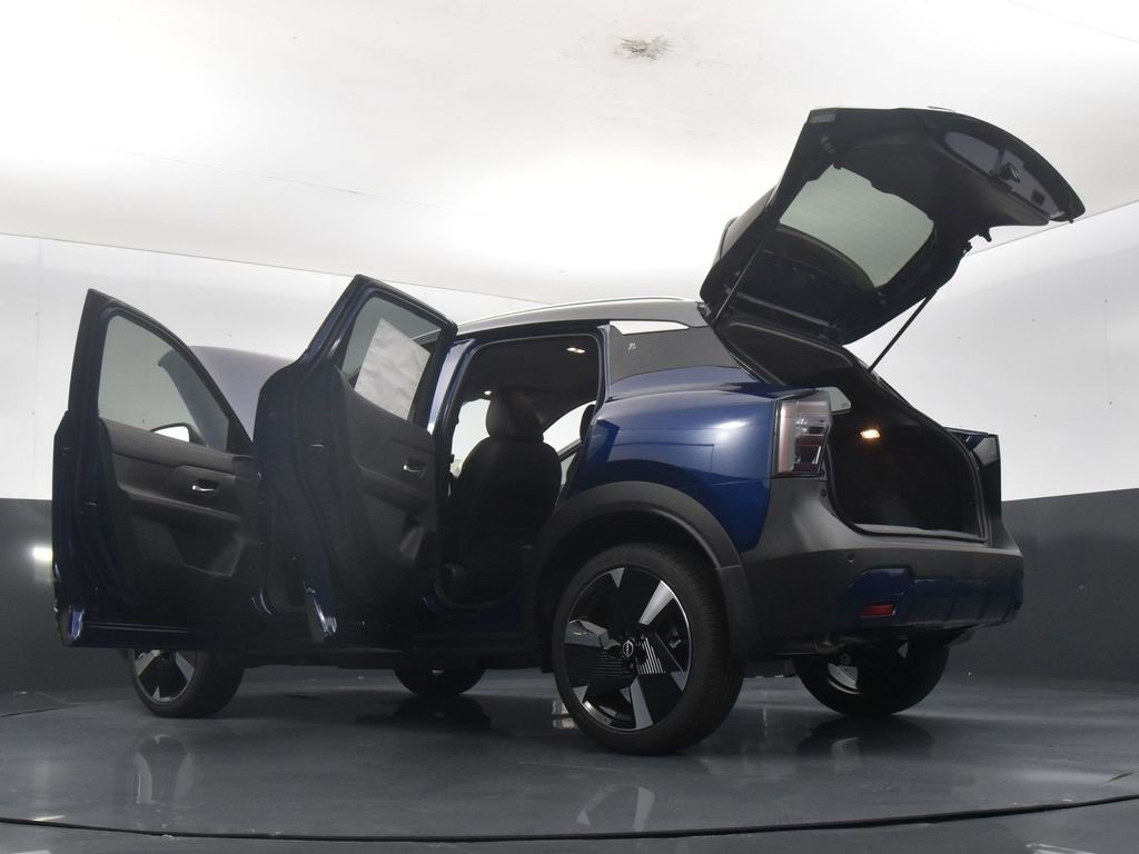 Certified 2025 Nissan Kicks SR image 42