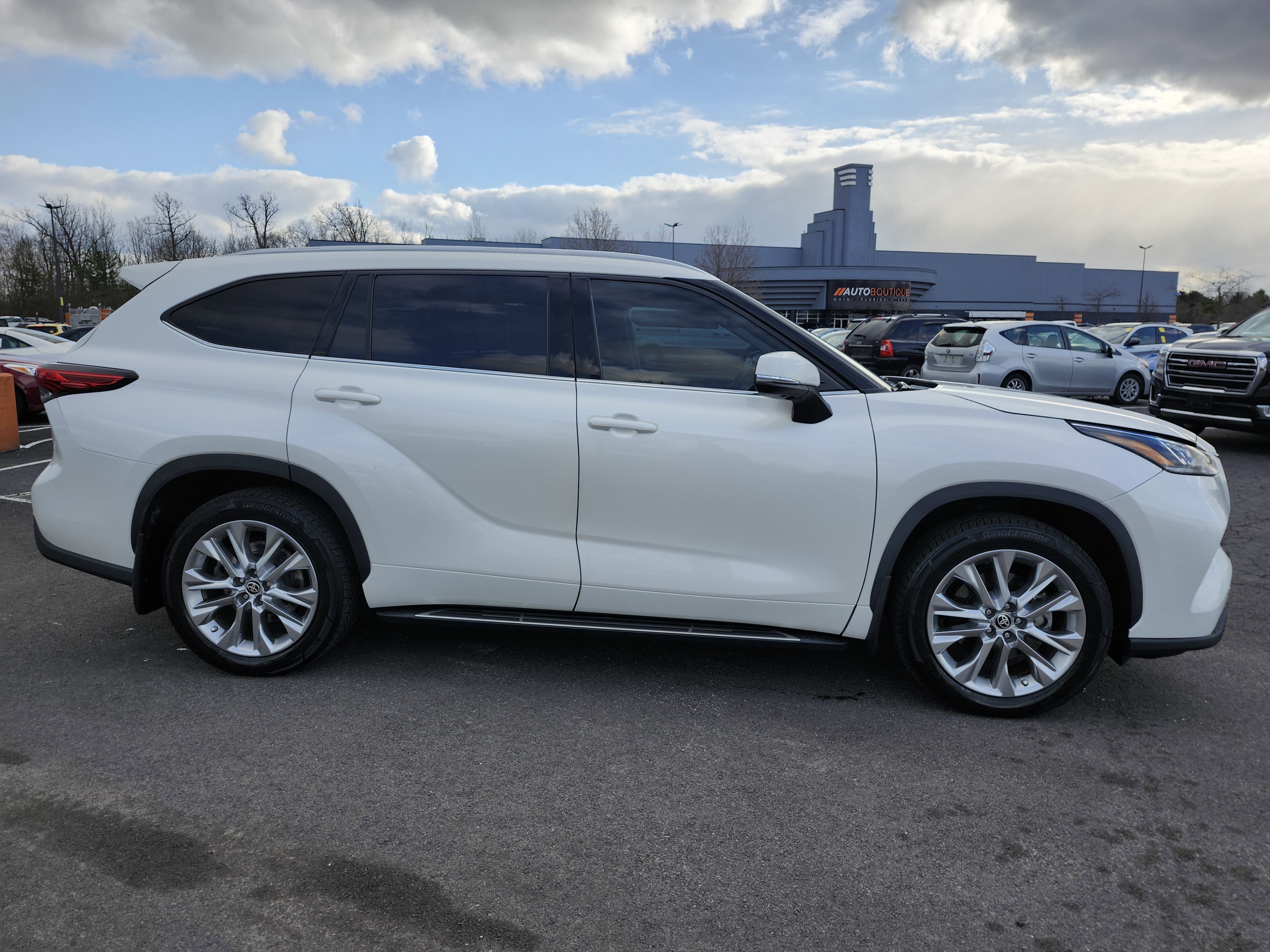 Used 2021 Toyota Highlander Limited image 22
