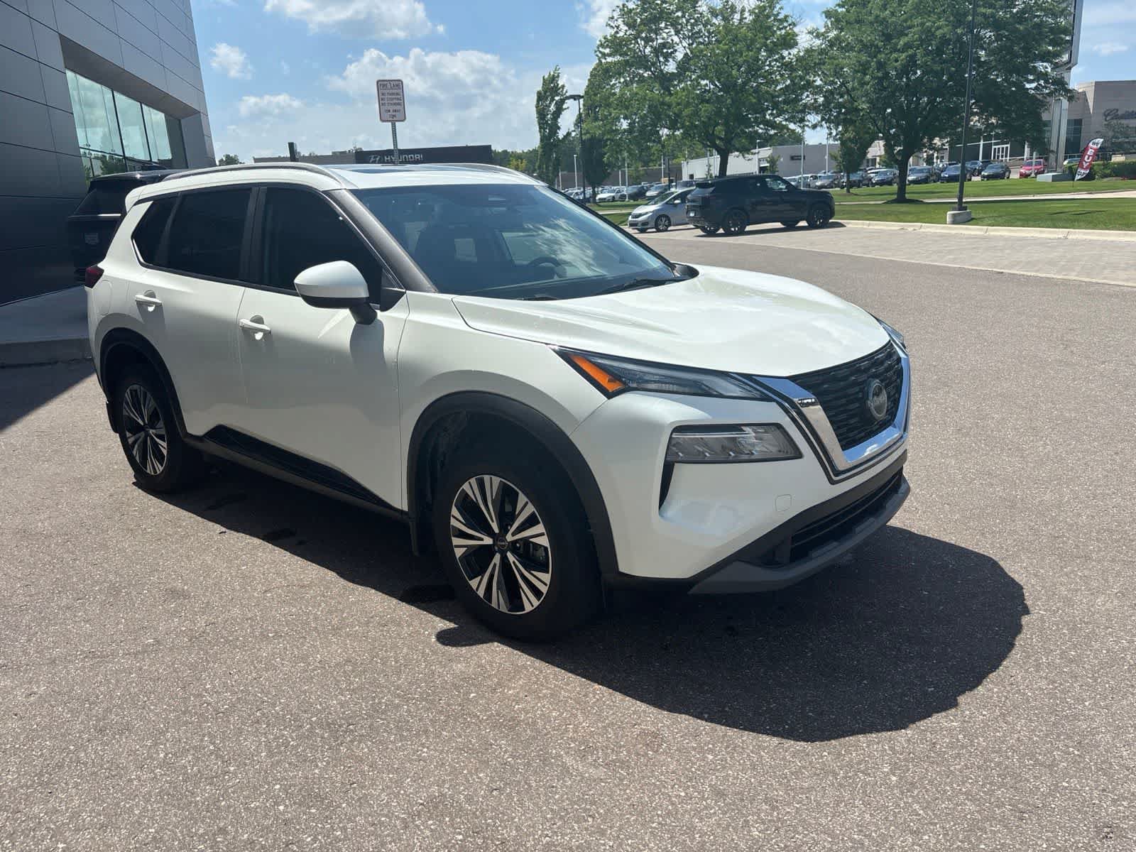 Used 2023 Nissan Rogue SV w/ SV Premium B Package FWD image 7