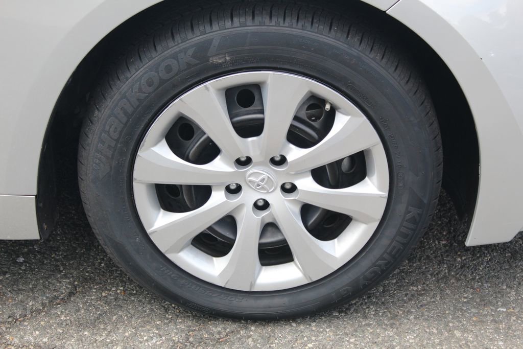 Used 2023 Toyota Corolla LE FWD image 11