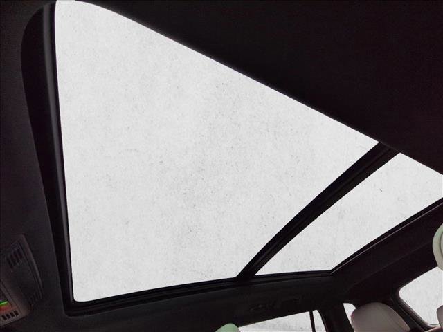 Used 2023 Volkswagen Tiguan SE R-Line image 21