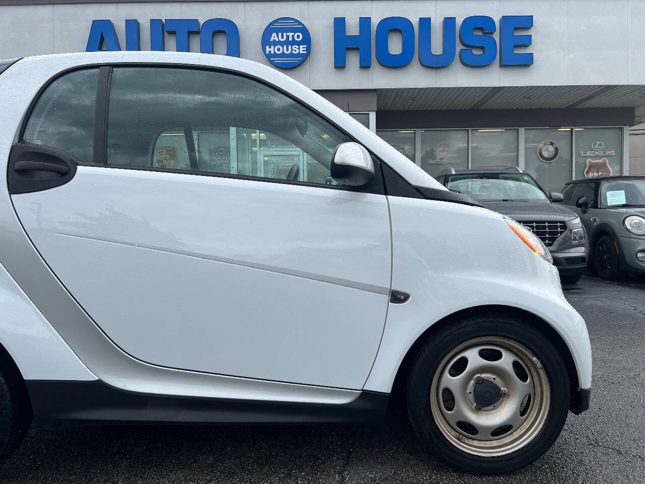 Used 2015 smart fortwo pure RWD image 34