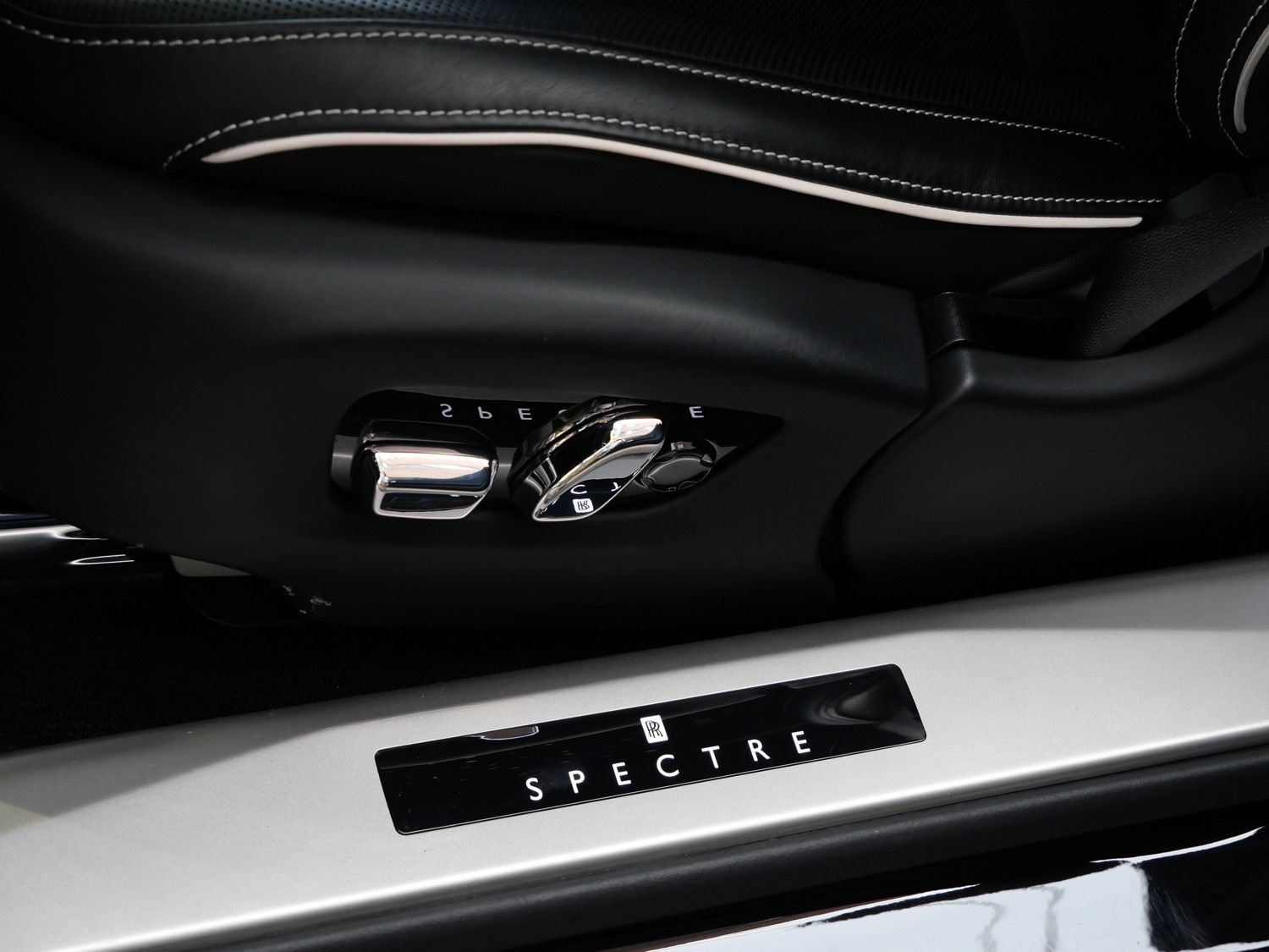 Certified 2025 Rolls-Royce Spectre w/ Spectre Launch Package AWD/4WD image 9