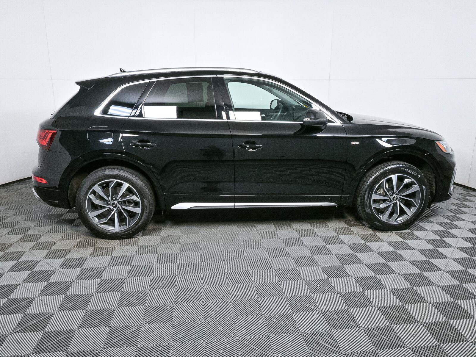 Used 2023 Audi Q5 2.0T Premium Plus w/ Premium Plus Package AWD/4WD image 2