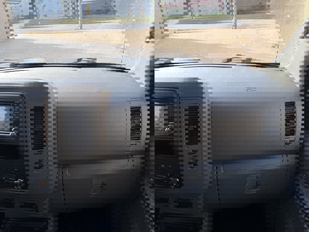 Used 2018 Nissan NV 3500 S image 31