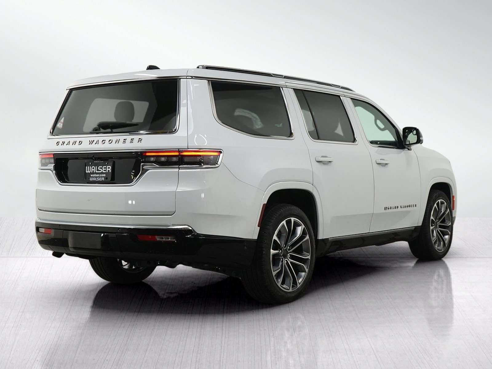 Used 2025 Jeep Grand Wagoneer Series III AWD/4WD image 5