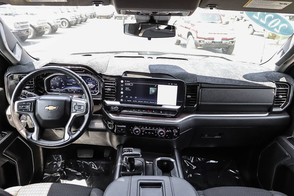Used 2022 Chevrolet Silverado 1500 LT w/ Z71 Off-Road Package AWD/4WD image 16