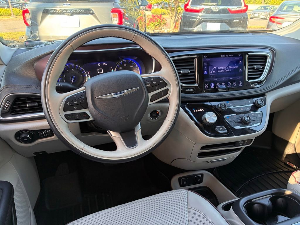 Used 2017 Chrysler Pacifica Limited FWD image 35