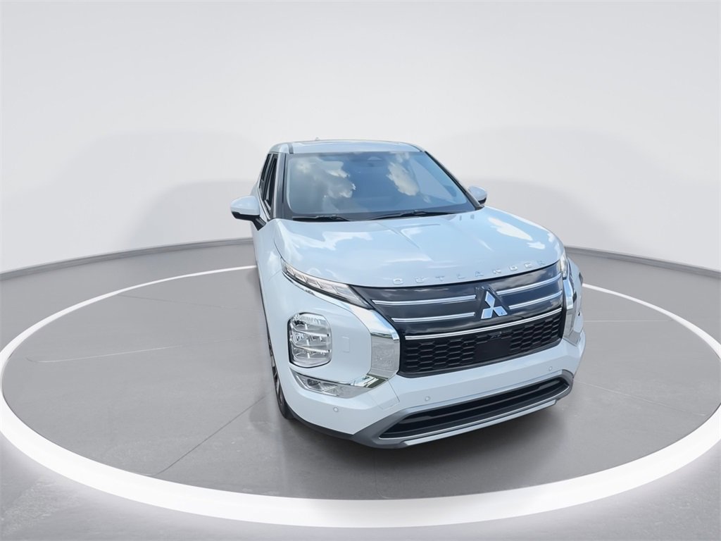 New 2025 Mitsubishi Outlander SE image 3