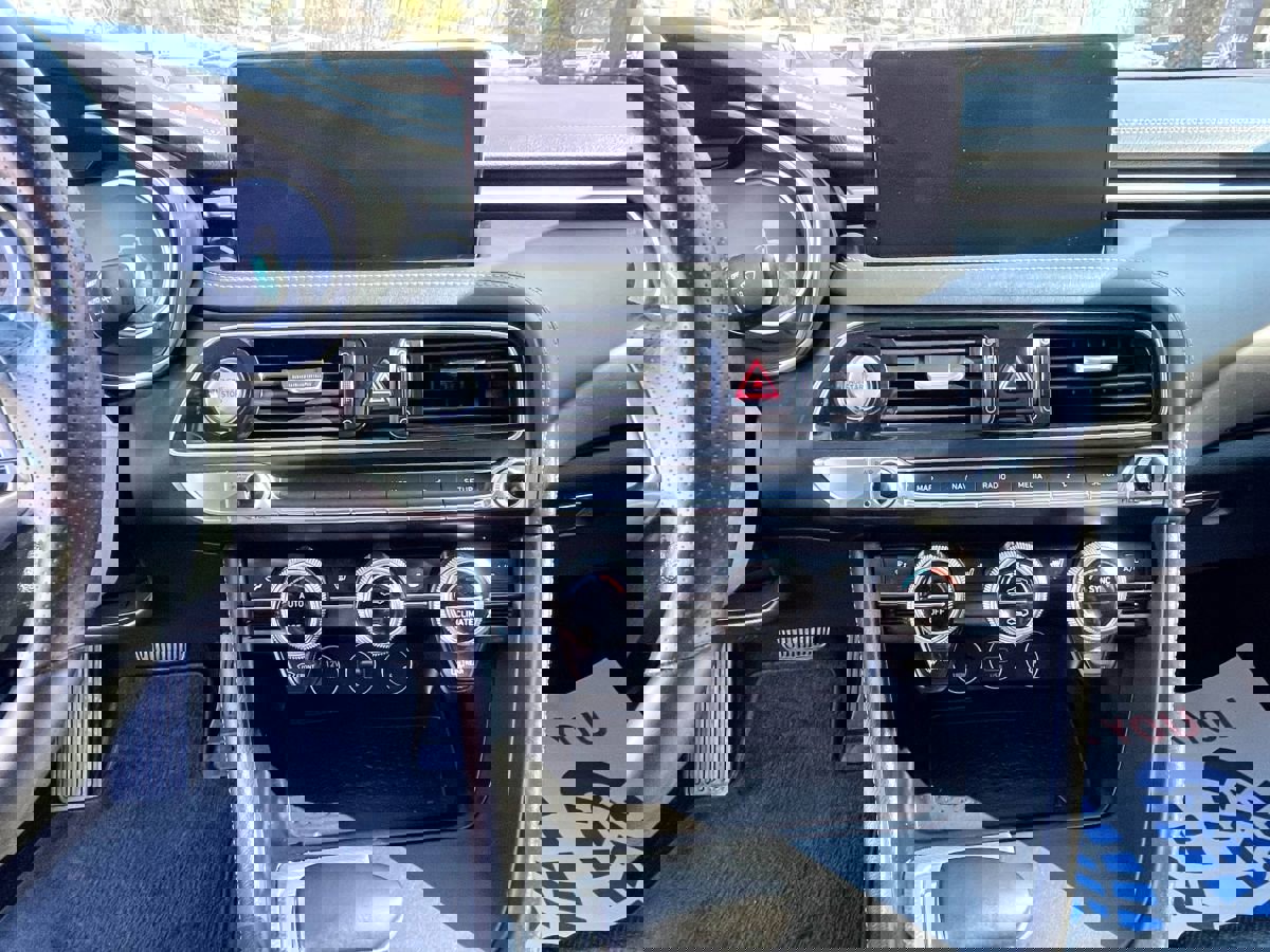 Used 2022 Genesis G70 2.0T w/ Prestige Package image 12