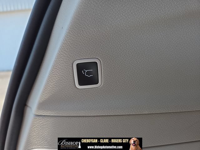 Used 2023 Chrysler Pacifica Touring-L FWD image 62