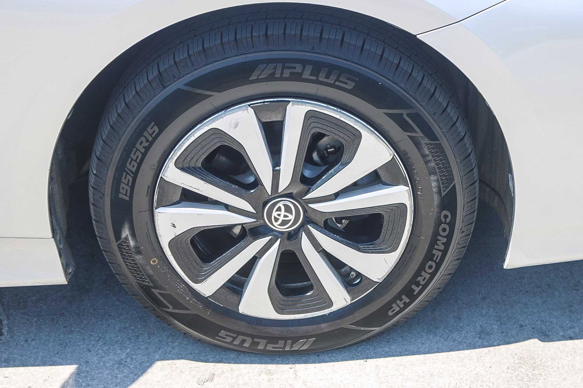 Certified 2017 Toyota Prius Prime Premium FWD image 11