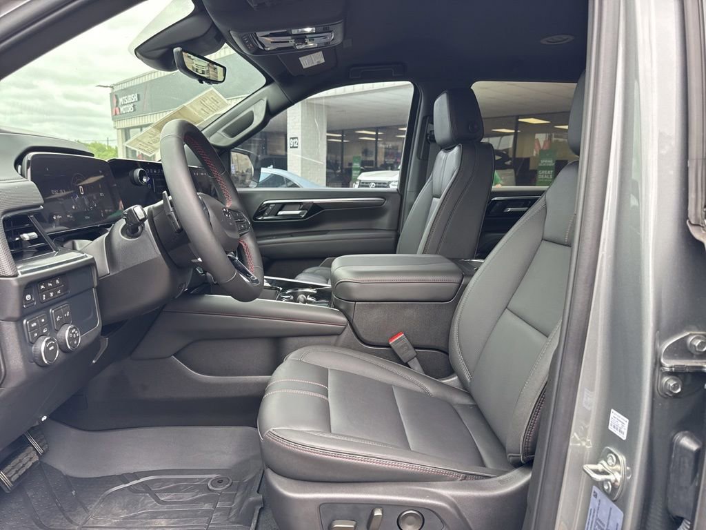 Used 2026 Chevrolet Tahoe RST w/ RST Performance Edition AWD/4WD image 24