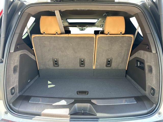Used 2021 Cadillac Escalade Premium Luxury w/ LPO, Illumination Package AWD/4WD image 9
