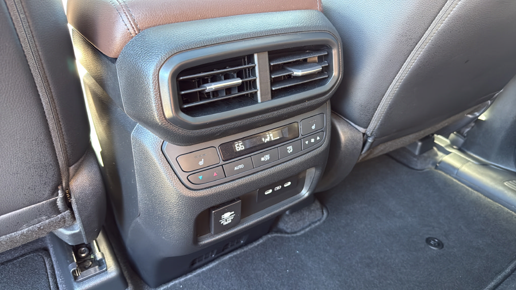 Used 2024 Honda Pilot Elite image 18