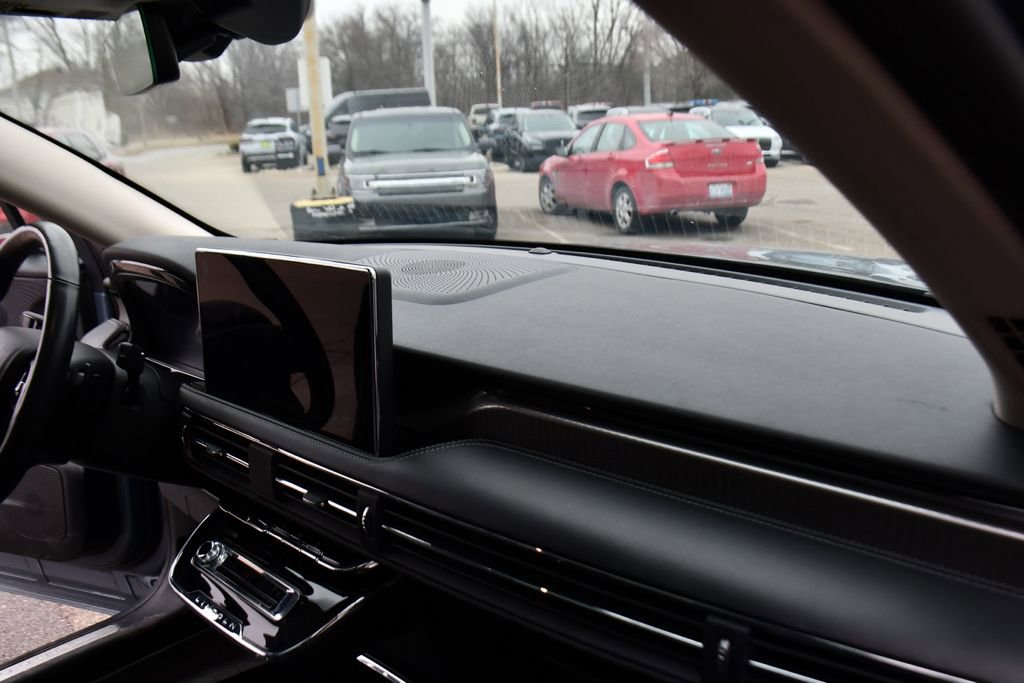 Used 2023 Lincoln Corsair Reserve w/ Equipment Group 201A image 15