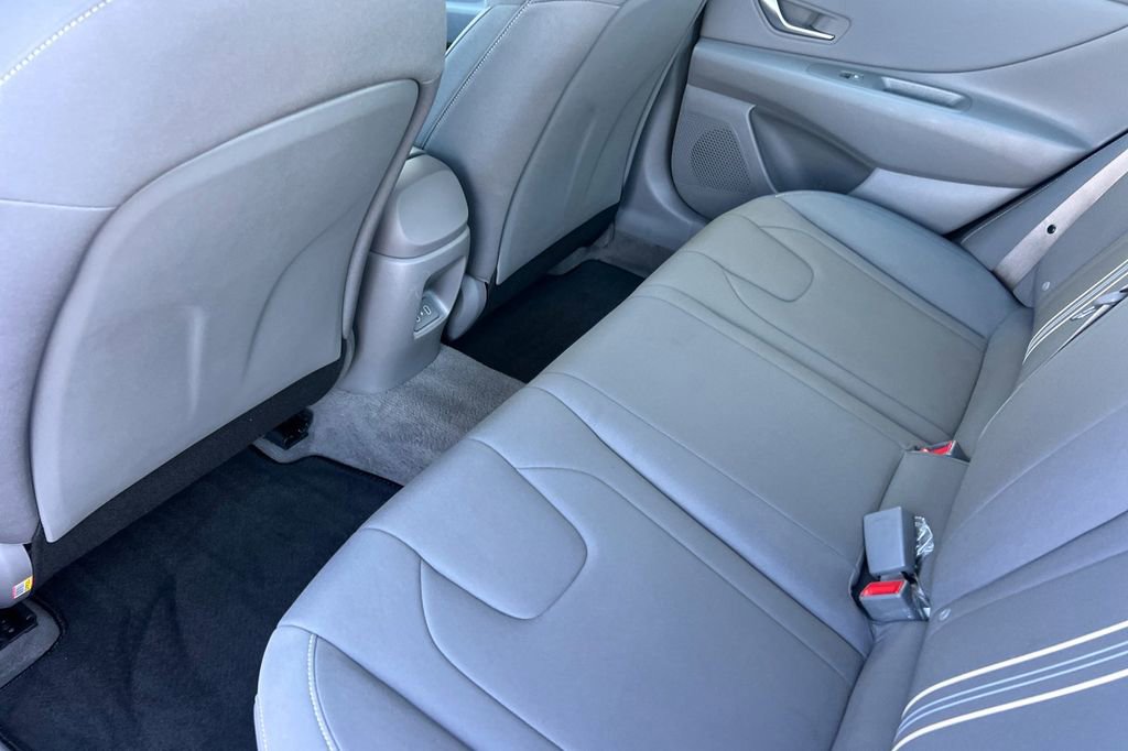 Used 2025 Hyundai Elantra Sport FWD image 14