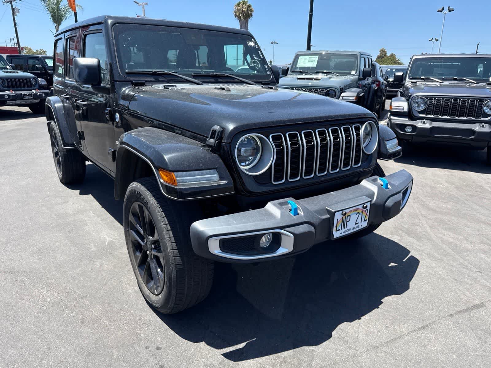 Used 2024 Jeep Wrangler Unlimited Sahara AWD/4WD image 8