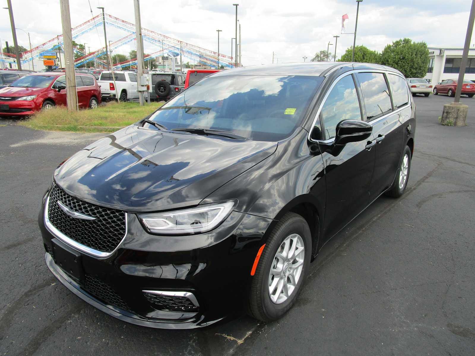 New 2026 Chrysler Pacifica Select