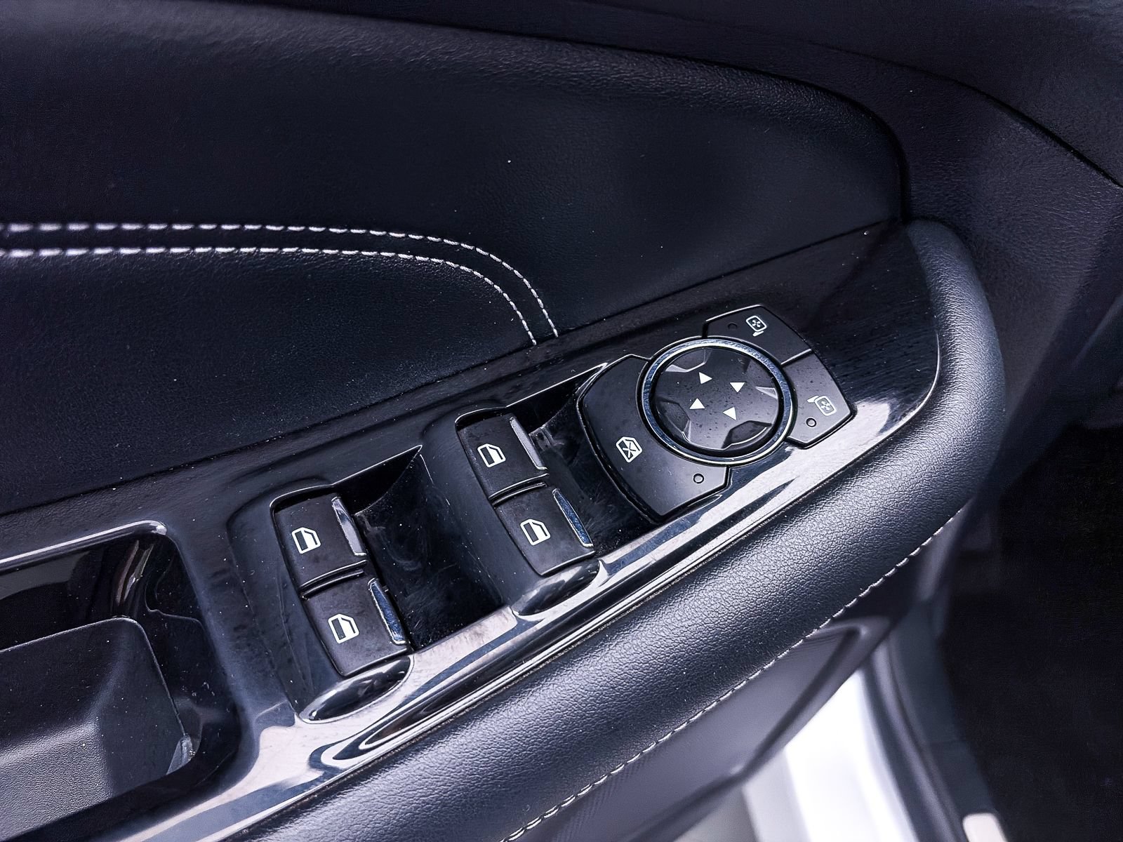 Used 2019 Ford Edge Titanium FWD image 17
