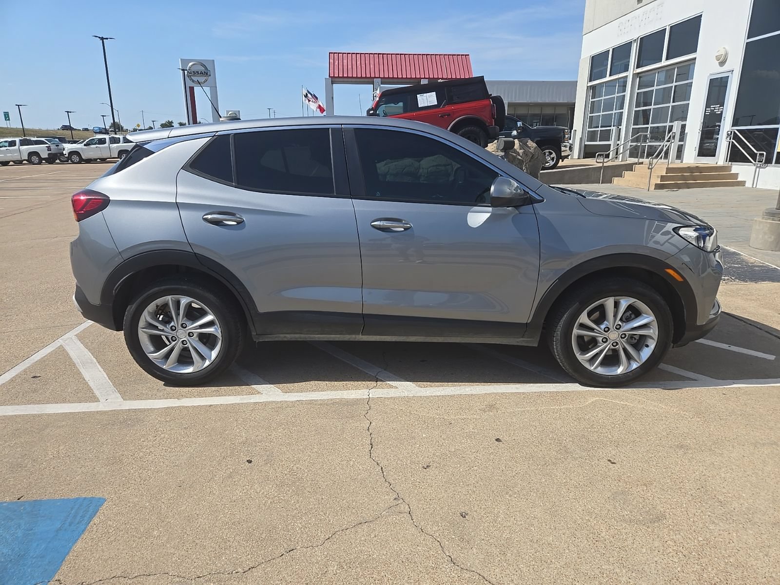Used 2023 Buick Encore GX Preferred w/ Cold Weather Comfort Package FWD image 4