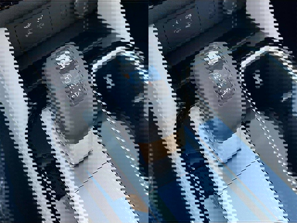 New 2025 Mitsubishi Outlander SE image 17