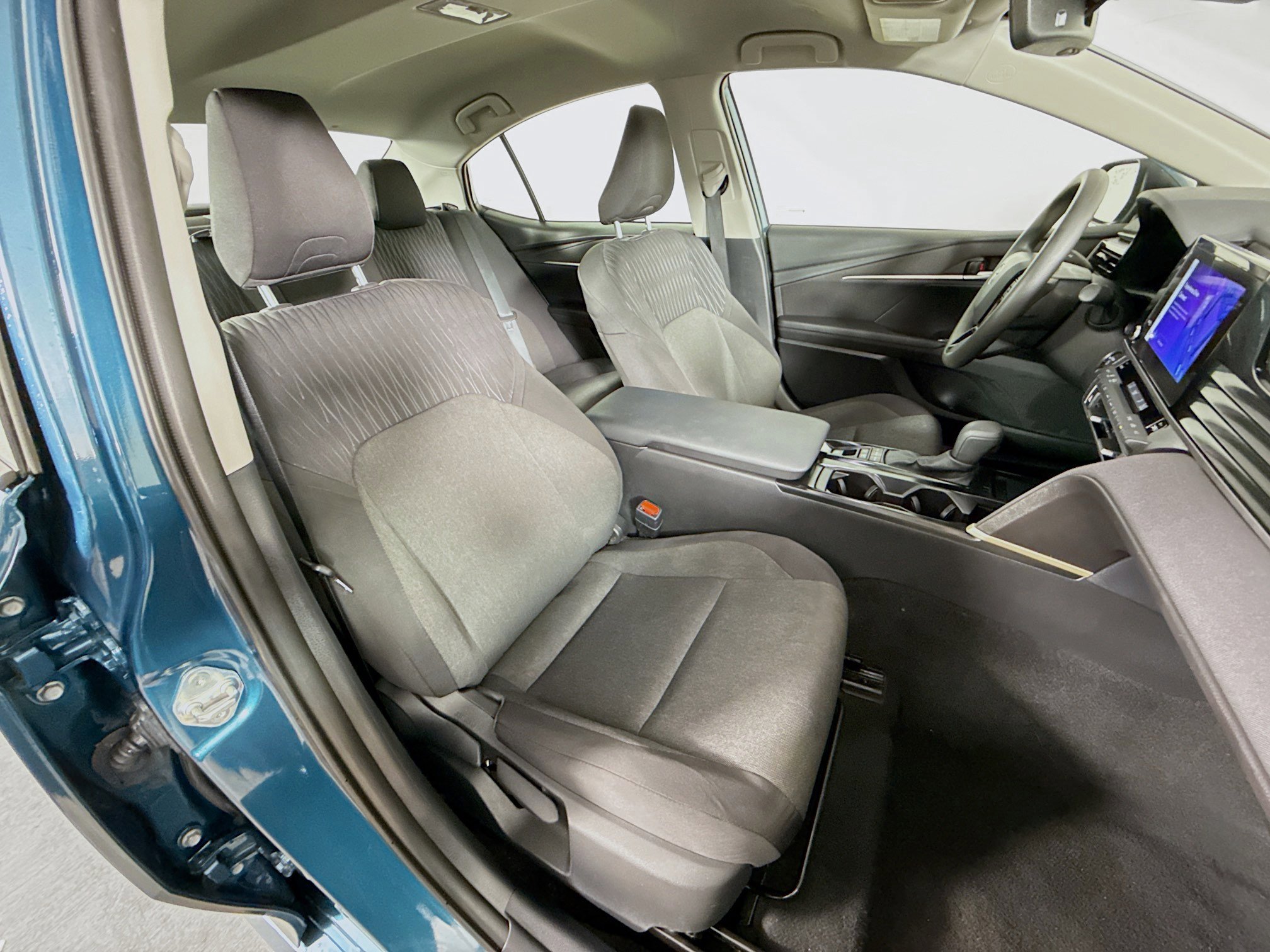 Used 2025 Toyota Camry LE w/ Convenience Package FWD image 33