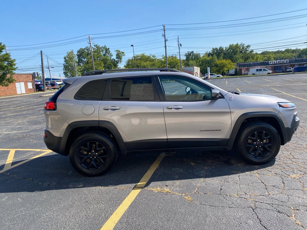 Used 2018 Jeep Cherokee Trailhawk w/ Comfort/Convenience Group image 6