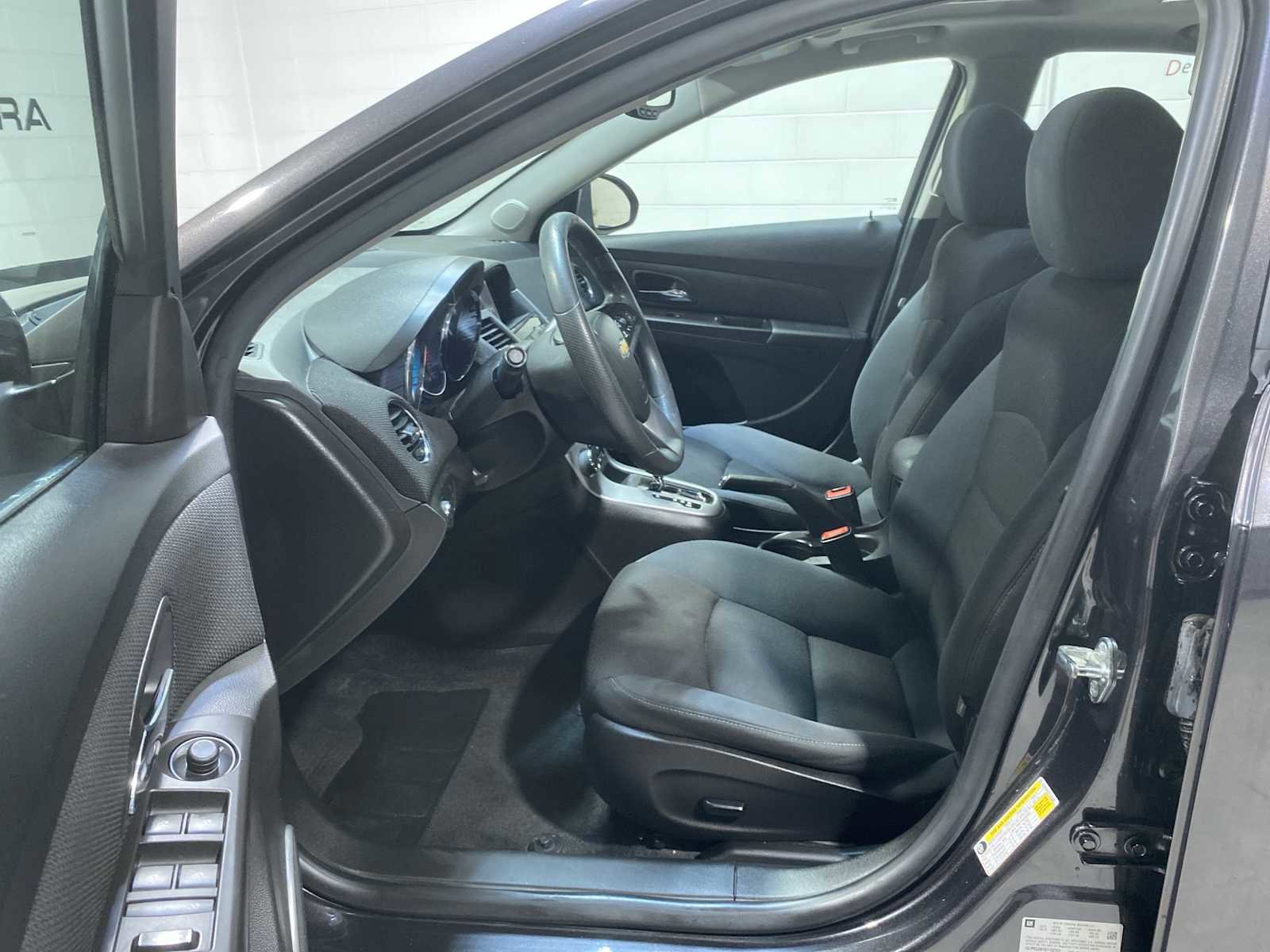 Used 2016 Chevrolet Cruze LT w/ Sun And Sound Package video 2