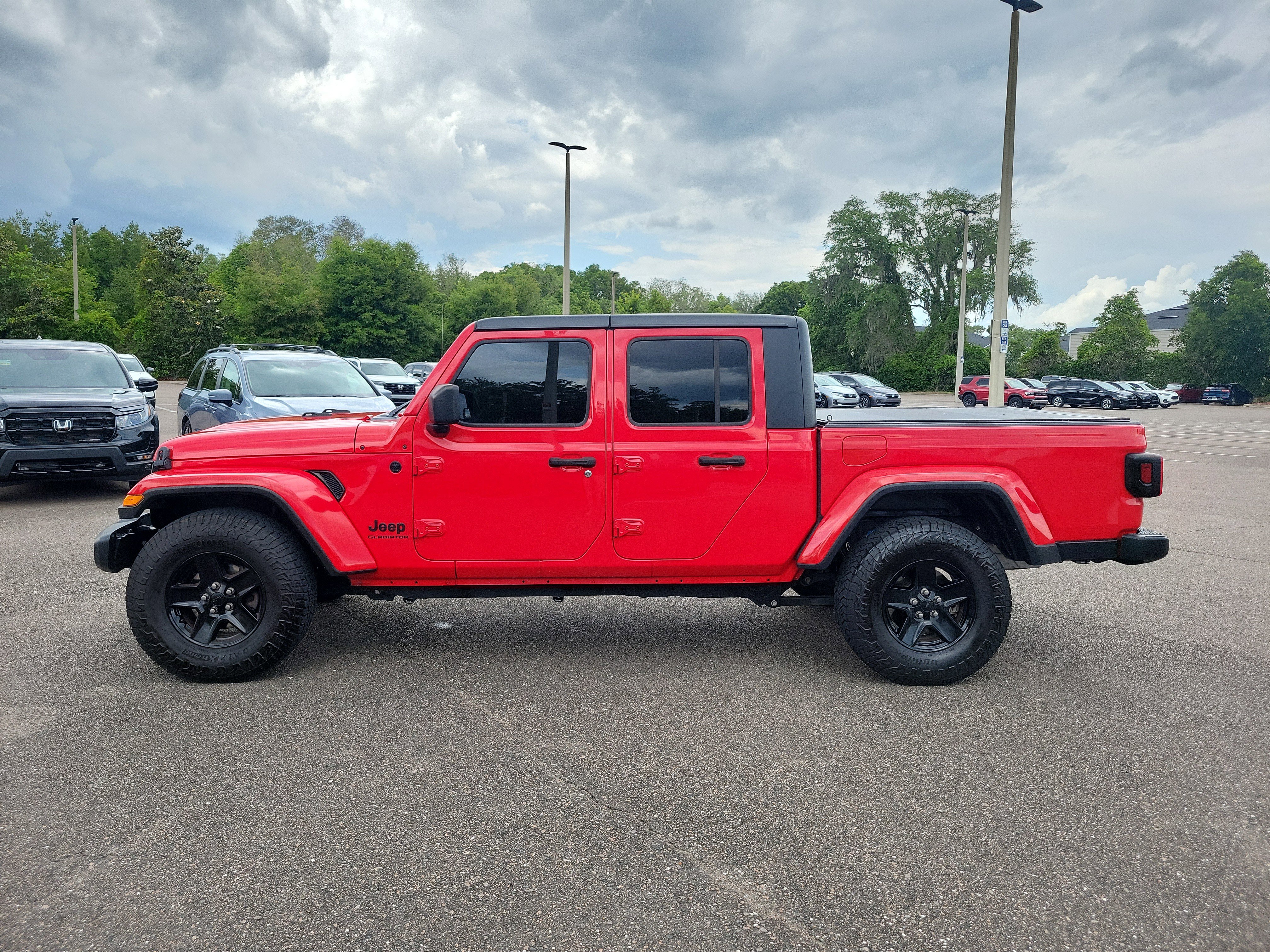 Used 2021 Jeep Gladiator Sport AWD/4WD image 2