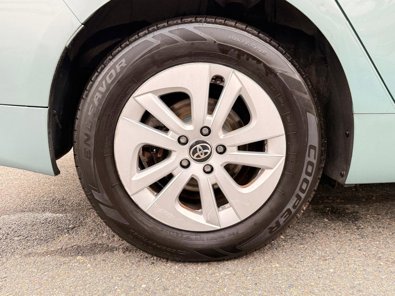 Used 2016 Toyota Prius Two FWD image 19