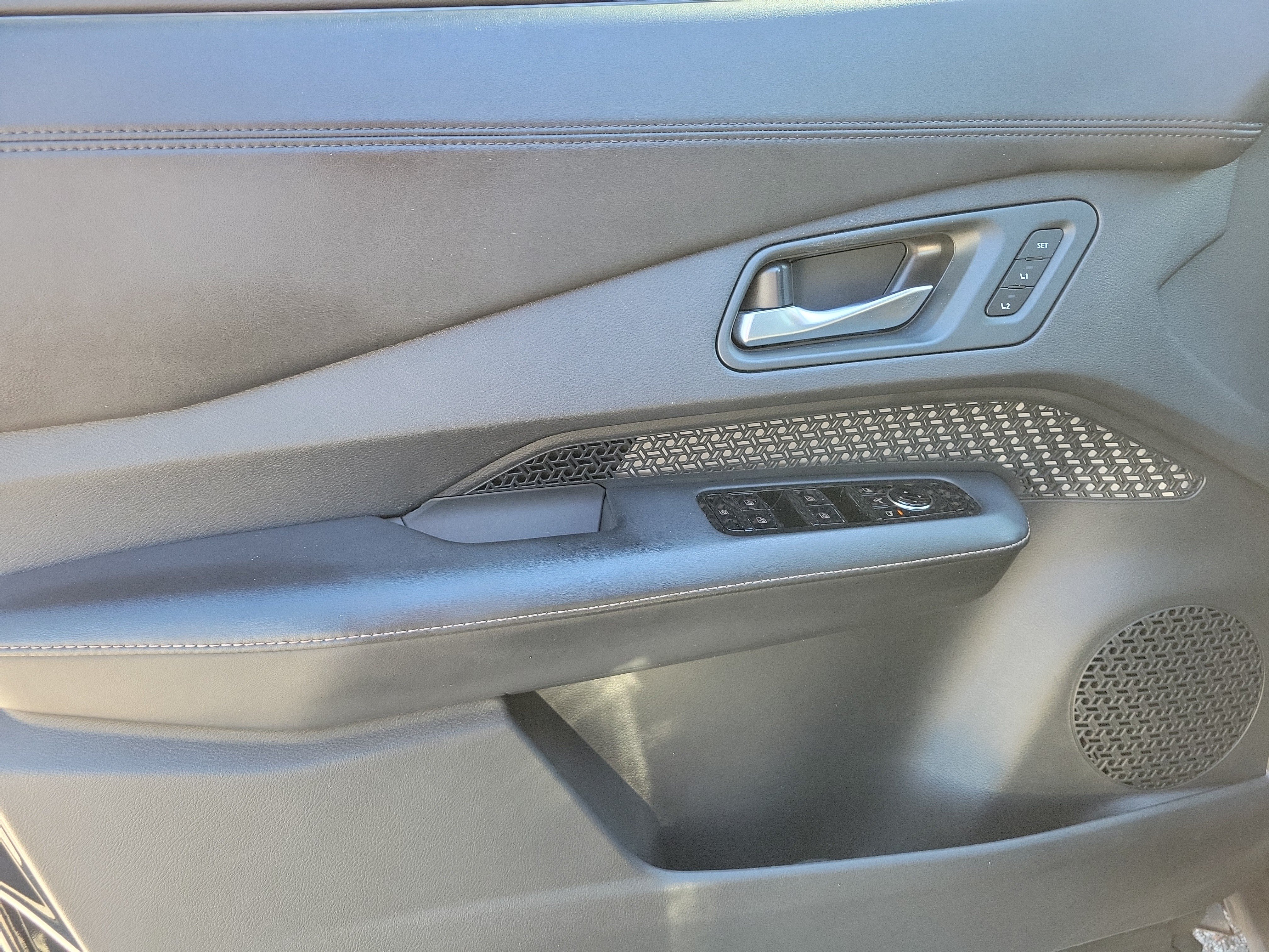 Certified 2025 Nissan Ariya AWD image 14