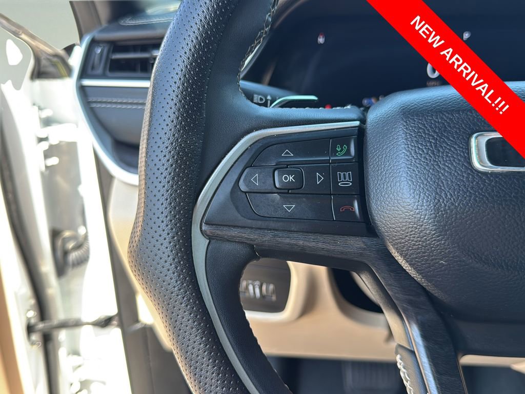 Used 2023 Jeep Grand Cherokee Limited image 16