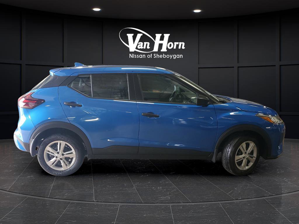 New 2025 Nissan Kicks Play S image 2