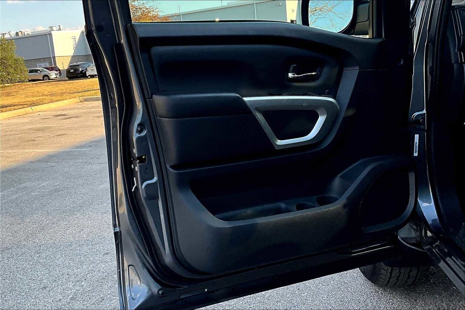 Used 2024 Nissan Titan SV w/ Accessory Utility Package image 39