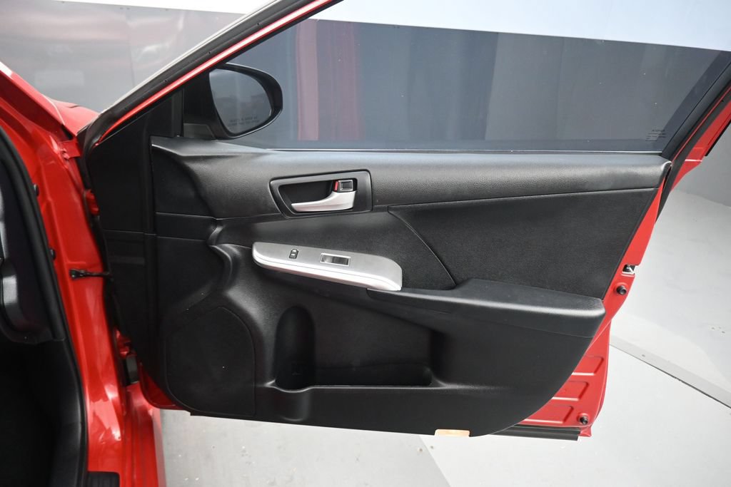 Used 2012 Toyota Camry SE FWD image 36