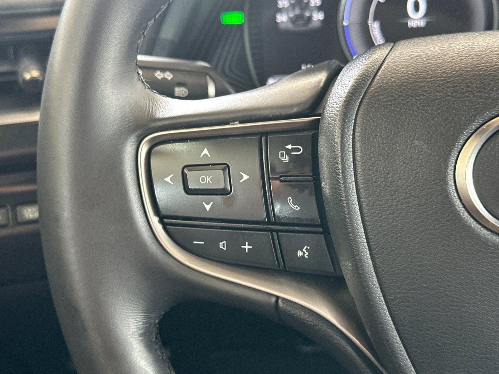 Used 2024 Lexus UX 250h FWD image 27