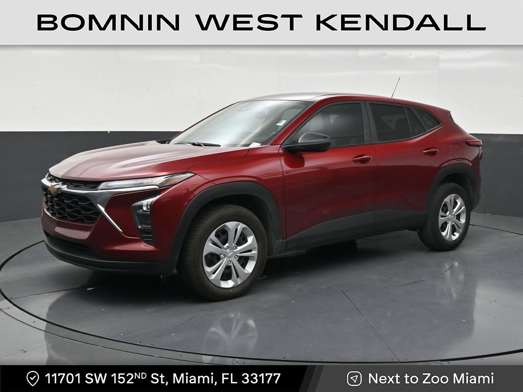 Used 2025 Chevrolet Trax LS FWD image 1