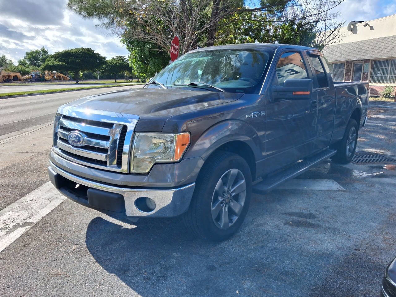 Used 2010 Ford F150 XLT image 4