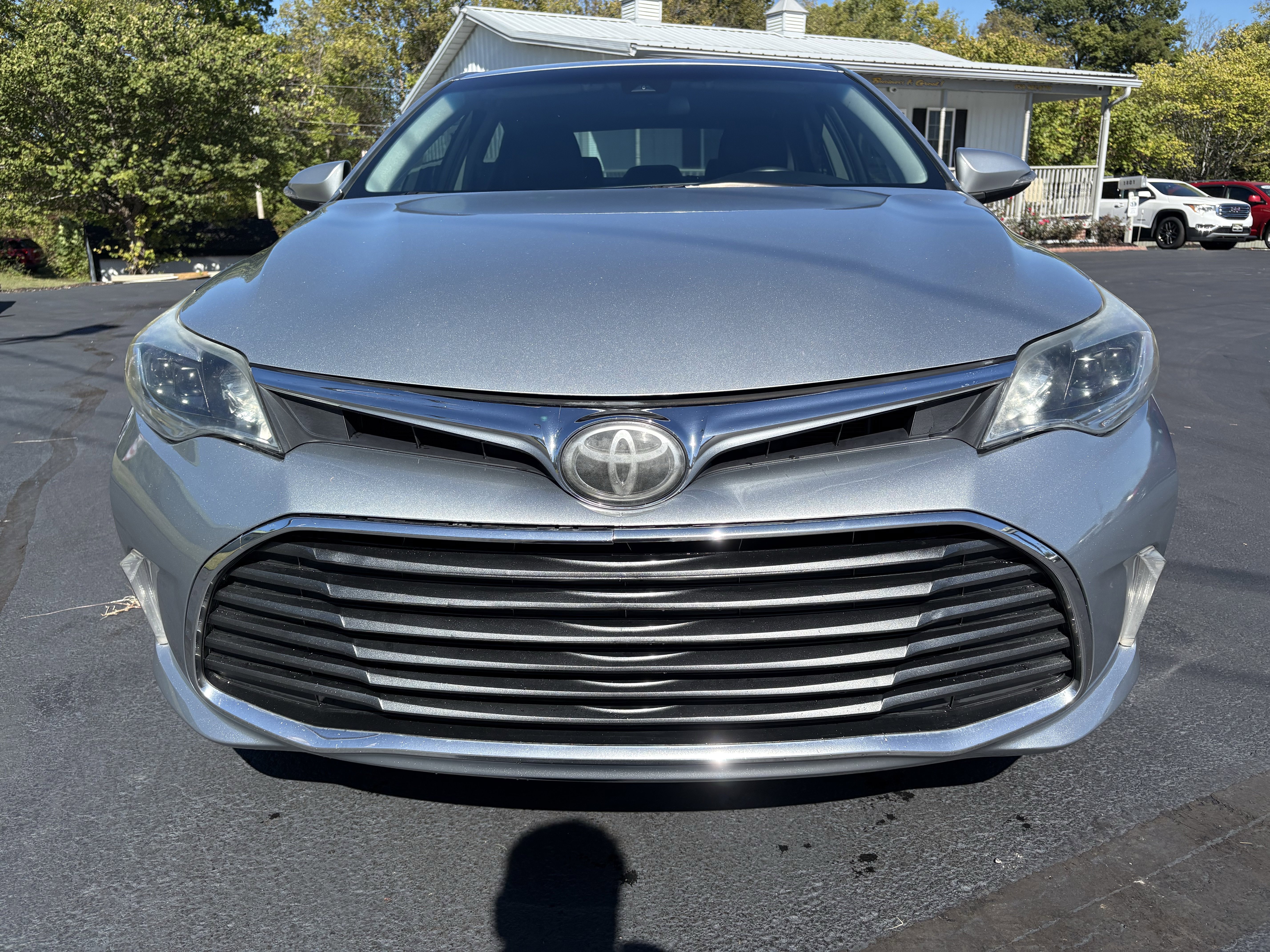 Used 2017 Toyota Avalon XLE image 2