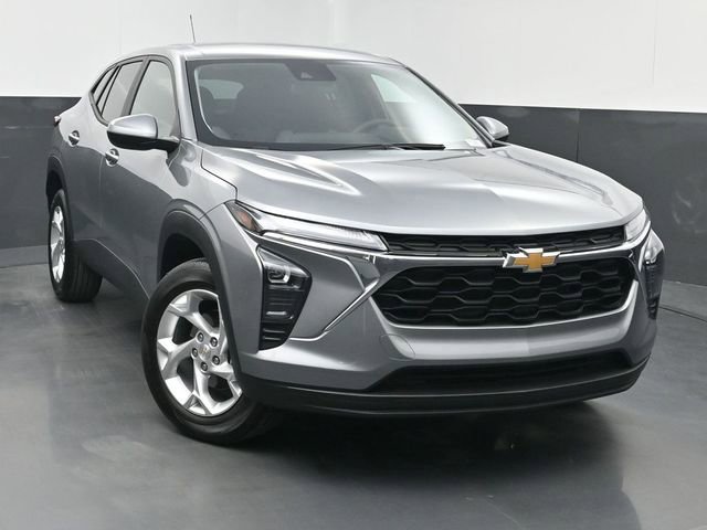 Used 2025 Chevrolet Trax LS w/ LS Convenience Package image 1