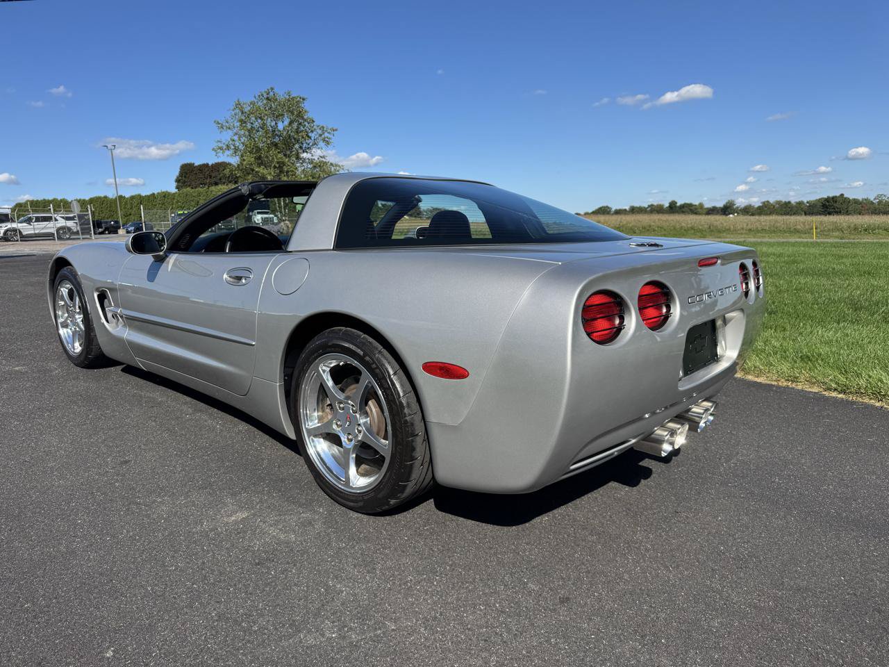 Used 2004 Chevrolet Corvette Coupe w/ Preferred Equipment Group RWD image 4