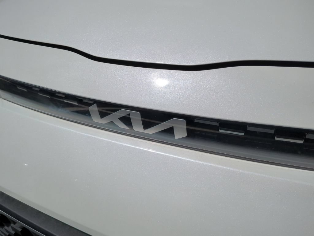 Certified 2025 Kia Soul LX w/ LX Technology Package FWD image 17
